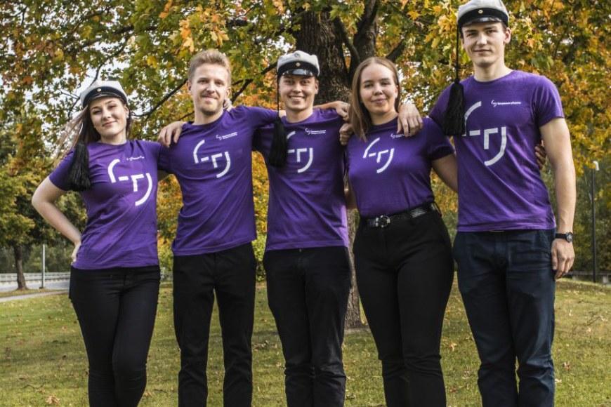 Yrityslähettiläinä toimii viisi Tampereen yliopiston opiskelijaa vuonna 2020.