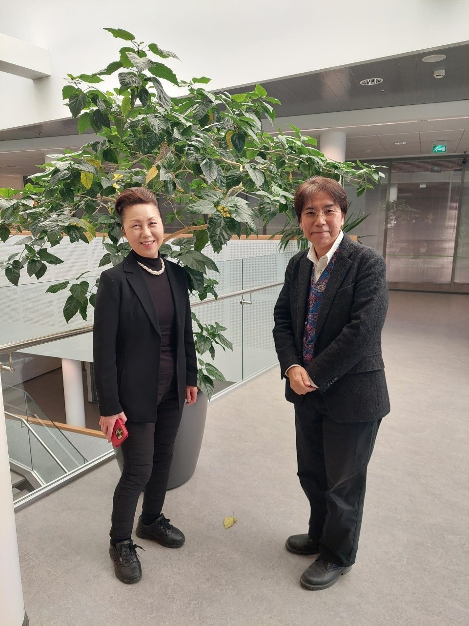 Professori Masumi Imura ja professori Mutsuko Takahashi.