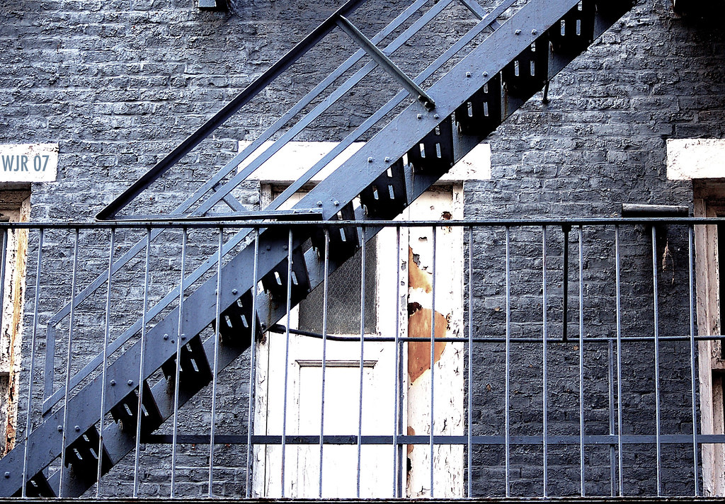 Escaping Together: The Design and Evaluation of a Distributed Real-Life Escape Room