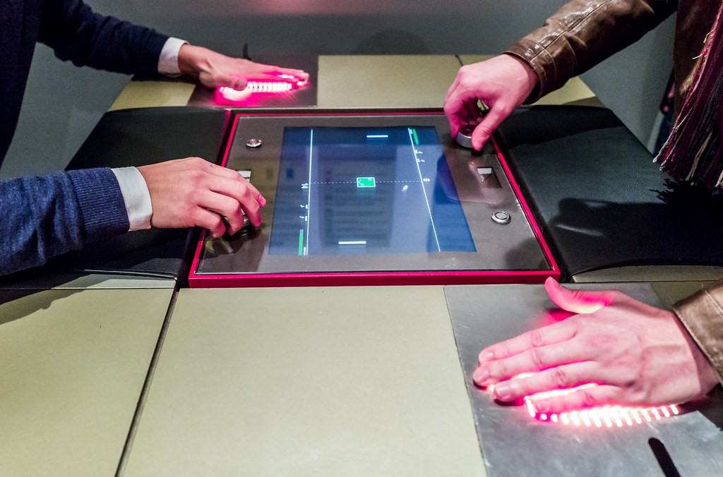 How to Design Games That Promote Social Closeness Between Players?