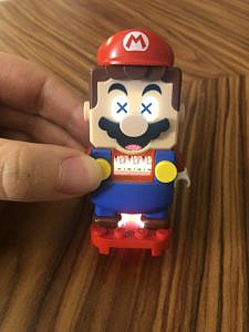 Mario has a display on his chest that indicate he is burning. The eyes are also a digital display, and X's on the eyes indicate death.