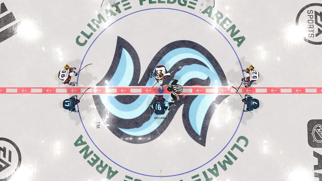 Kiekko tippuu virtuaalisen jäähallin aloitusympyrässä pelaajien valmistautuessa.