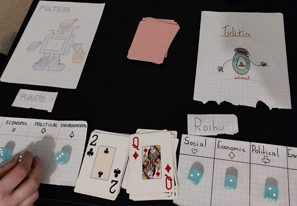 same setting, 2 of clubs was played the last, person turning dice